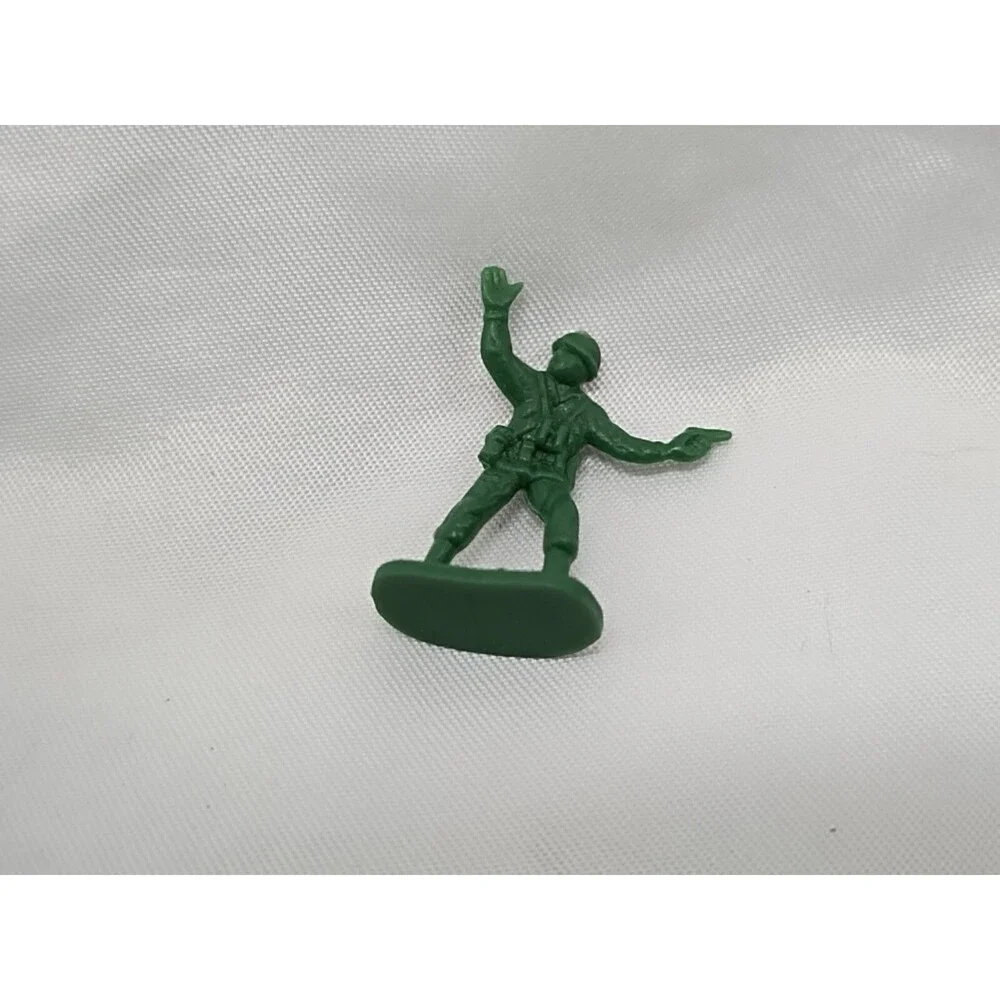 Lot Of (32) Tim Tee Green Army Men Soldier Toys 1/2-1
